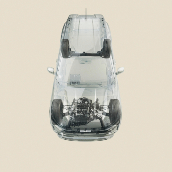 Bremsbelag gezeigt auf hellem Hintergrund, geeignet für Automobilanwendungen.